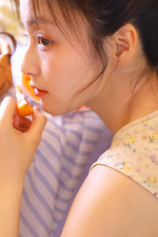 女人比赛脱身服